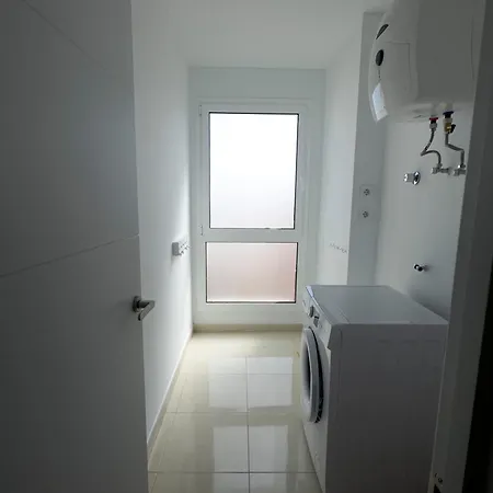Residencial Amber Ii - En Zona Residencial Tranquila A Pocos Metros Del Centro Vecindario (Gran Canaria)